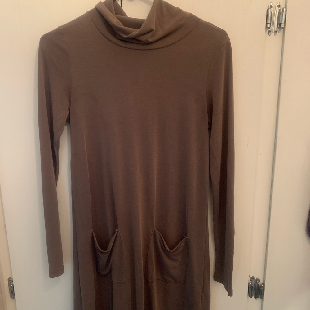 Lazy Sundays, size: small, brown in color